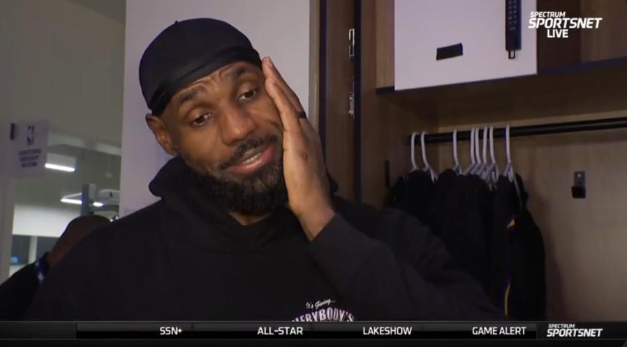 开云官网-答非所问？詹姆斯笑谈本赛季是否继续留湖人：我很好，我很好