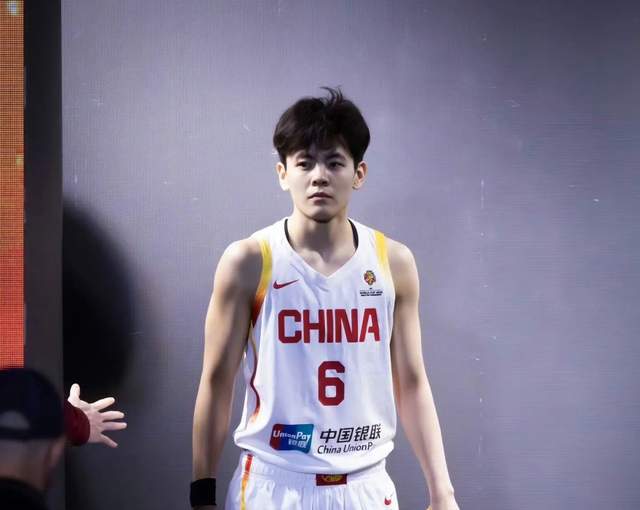 开云体育入口-中国女篮今夜变阵，半场领先南苏丹10分！罗欣棫9分，张子宇8分